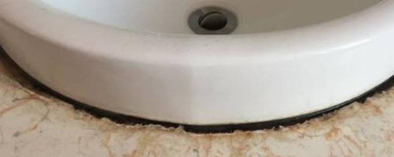 玻璃胶霉斑去除小窍门（玻璃胶上有霉菌斑怎样去除）