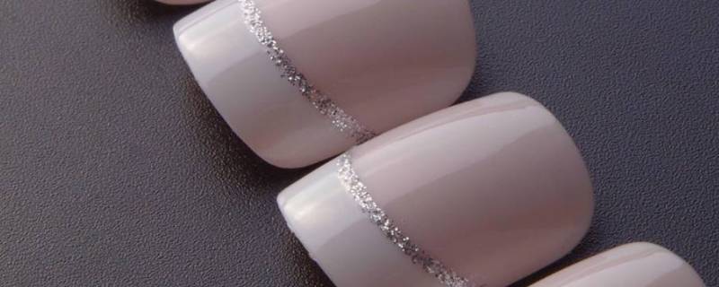 什么胶水可以代替粘假指甲 假指甲用胶水粘好还是硅胶粘好