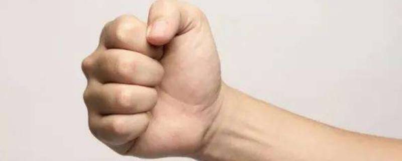 握拳姿势代表什么（握拳姿势代表什么性格?）