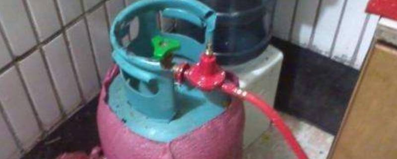 换煤气拧进去怎么会喷气（换煤气拧进去怎么会喷气无味）