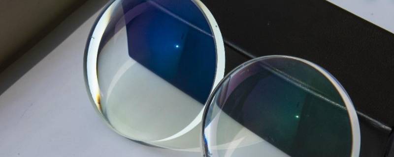 防控镜片和普通镜片有什么区别 防控镜片好还是普通镜片好