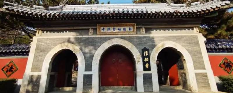 戒台寺与潭柘寺区别（戒台寺和潭柘寺区别）