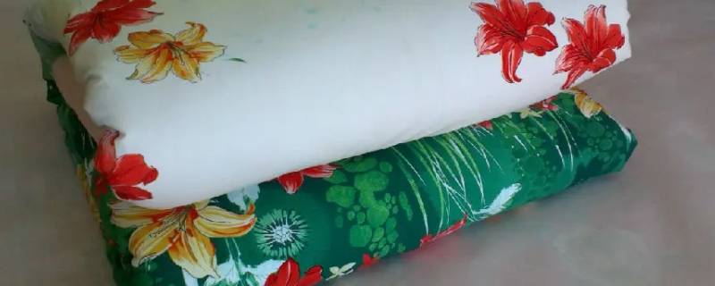 冬天早上起来为什么棉被上面是湿的（冬天早上起来被子表面潮湿是怎么回事）