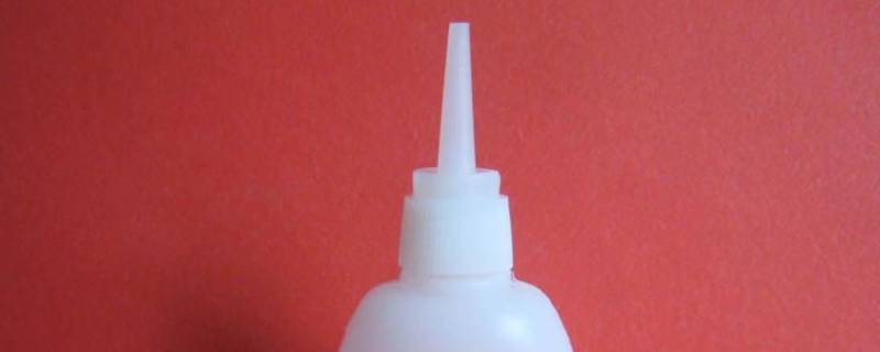 502胶水能粘什么材料 502胶水能粘什么材料防水吗