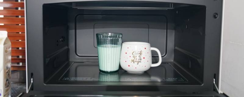 微波炉加热牛奶用什么容器（罐装牛奶可以用微波炉加热吗）