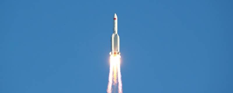 火箭是什么颜色的（火箭是什么颜色的好）