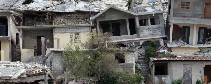 地震了怎么办（地震了怎么办图片幼儿园）