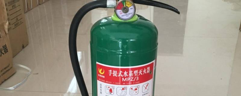 厨房可以用水基灭火器吗（厨房用水基灭火器还是干粉灭火器）