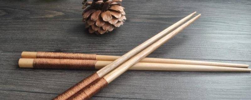 公筷是黑色还是红色（红色和黑色筷子哪个是公筷）