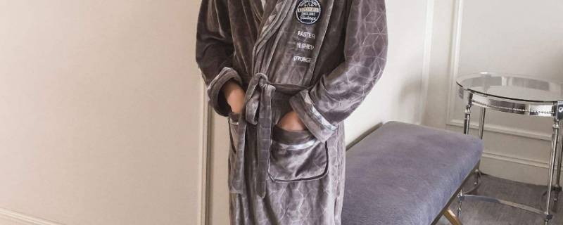 睡袍的作用到底是什么（睡袍和浴袍有什么区别）