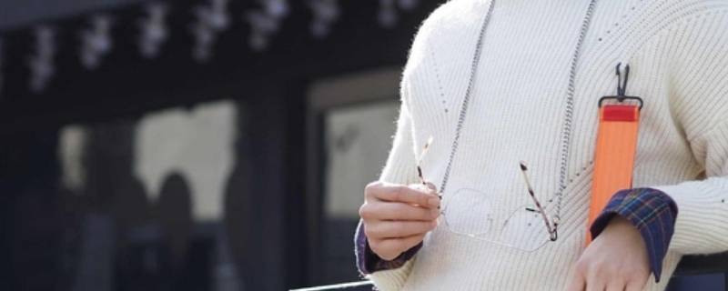 白毛衣染色了怎么恢复原色 被染色的白毛衣怎样洗还原