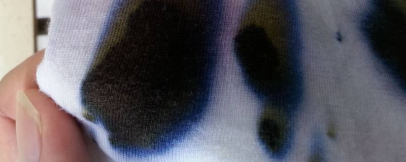 羽绒服弄上墨水怎么能去除干净 白色羽绒服弄上墨水怎么能去除干净