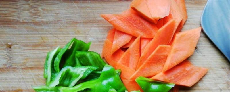 胡萝卜怎样切成菱形片(胡萝卜怎样切成菱形片视频)