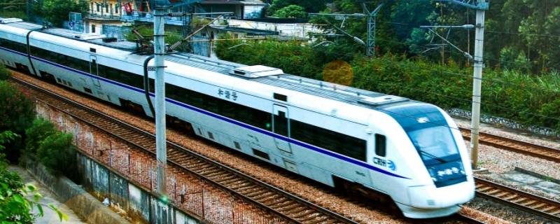 火车上卧铺有充电的地方吗（火车卧铺有充电的地方?）