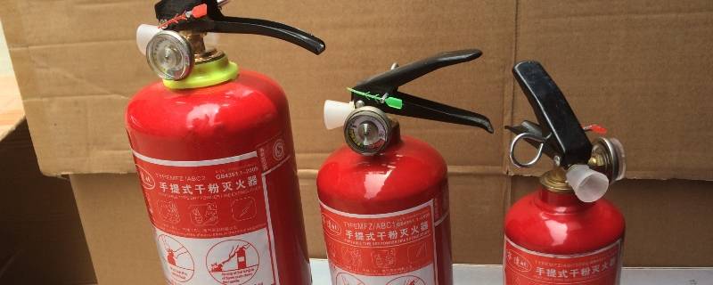 干粉灭火器绿色代表什么（干粉灭火器绿色表示什么）