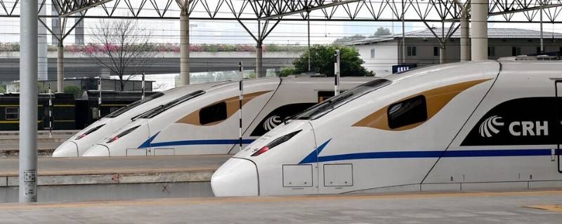 高铁从哪个门下车(高铁从哪个门下车离站台近)