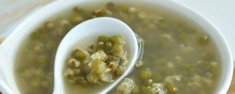 绿豆汤是冷水下锅还是热水下锅(绿豆汤是冷水下锅还是开水下锅)