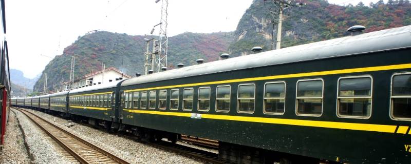 火车卧铺行李箱放在什么地方 火车卧铺行李箱放在哪里?