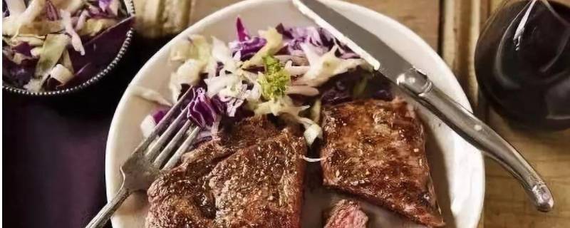 西餐哪个手拿刀哪手拿叉（西餐哪只手拿叉哪只手拿刀）