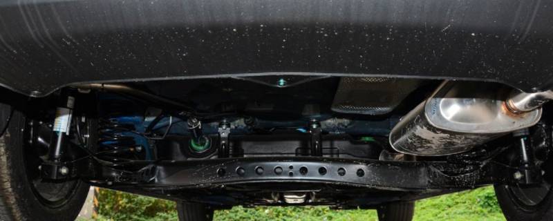 荣威i5底盘低会不会刮到 荣威i5底盘松散