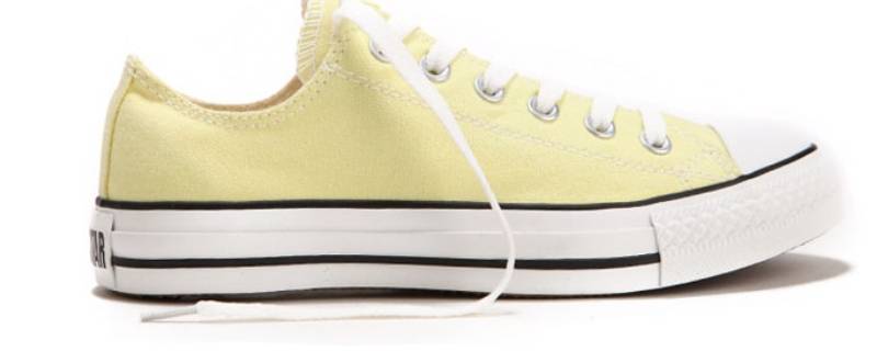 鞋子上绿草渍怎么去掉 怎么去除鞋子上的草渍