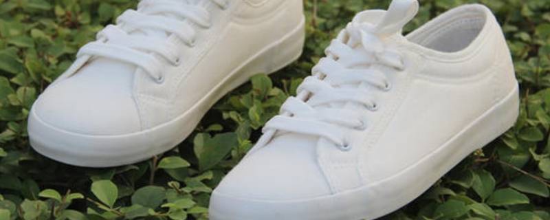 白色帆布鞋脏了怎么洗才会白 白色帆布鞋有块脏怎么洗白