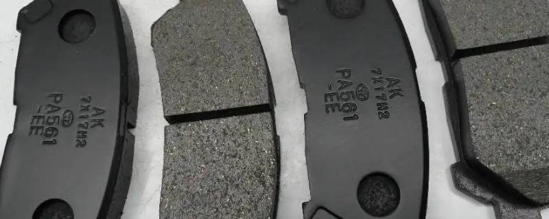 如何判断刹车片是否需要更换(怎么判断刹车片是否更换)