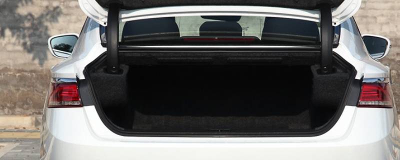 博瑞ge后备箱开关在哪 博瑞ge后备箱自动打开