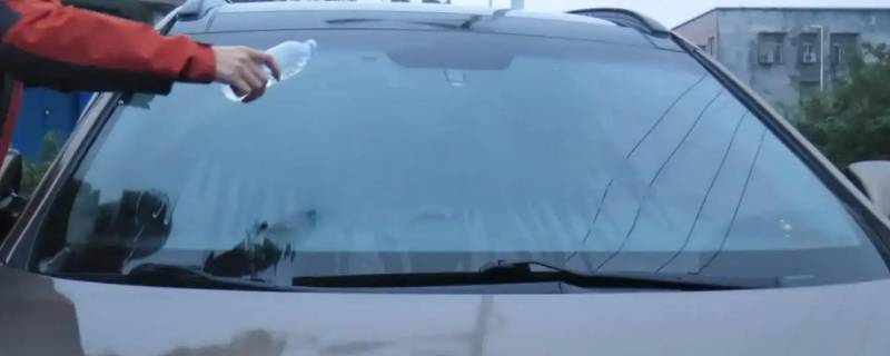 雨刮器刮不清楚怎么办（汽车雨刮器刮不清楚怎么办）