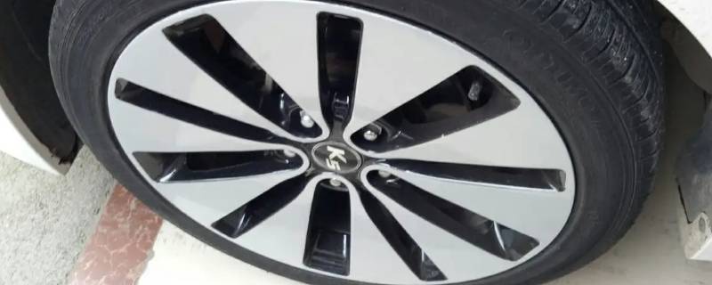 起亚k5原装轮胎是什么牌子 起亚K5原厂轮胎