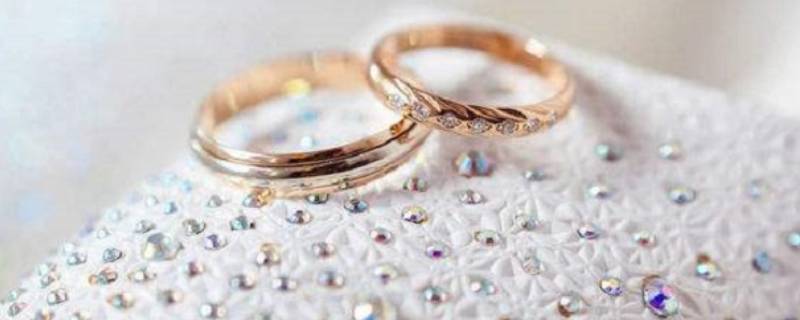 右手无名是指戴戒指什么意思（戴在右手无名指戒指是什么意思）