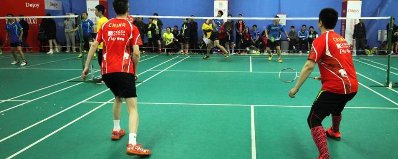 打羽毛球的技巧是什么 打羽毛球的技巧百科