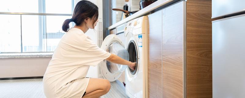 84可以直接涂在白衣服上吗（白衣服可以用84吗）