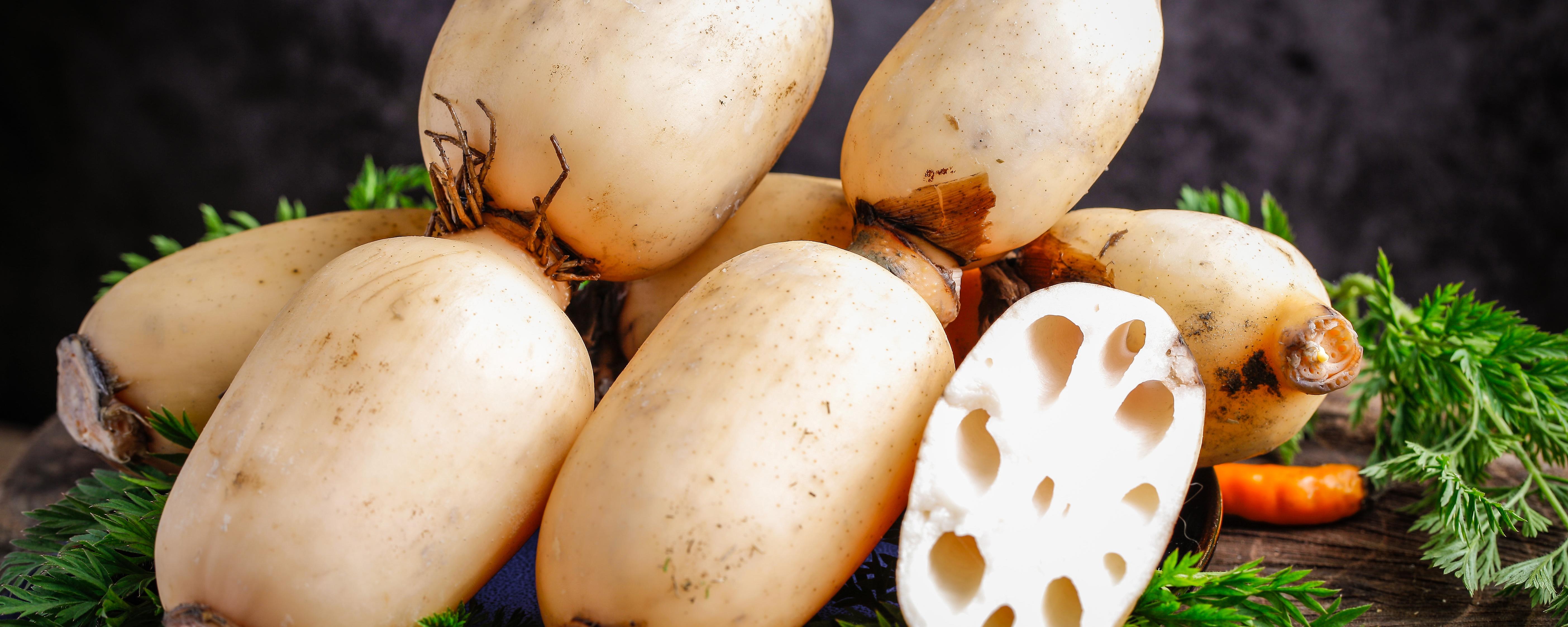 莲藕切开孔里面发黑是怎么回事 莲藕切开孔里面发黑是怎么回事儿