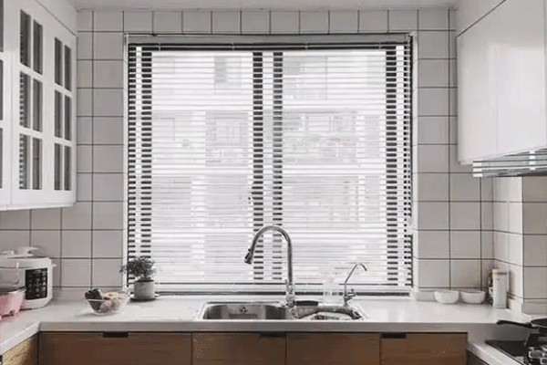 厨房没有窗户可以吗 厨房做饭时开油烟机还需要开窗吗 厨房没有窗户可以吗 厨房做饭时开油烟机还需要开窗吗