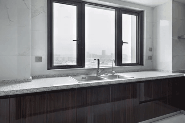 厨房没有窗户可以吗 厨房做饭时开油烟机还需要开窗吗 厨房没有窗户可以吗 厨房做饭时开油烟机还需要开窗吗