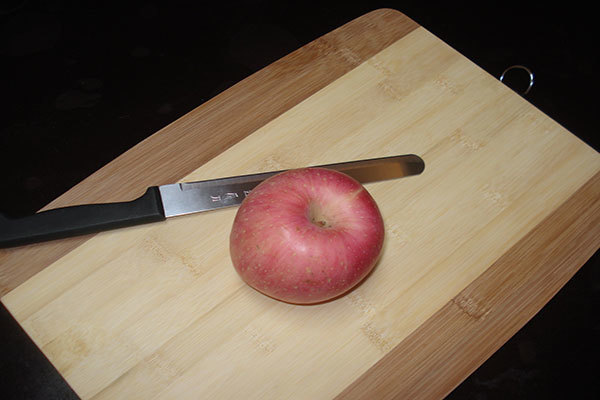 塑料菜板和木菜板哪个更好您知道吗 到底木头菜板好还是塑料菜板好