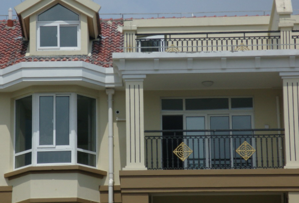 别墅阳台护栏设计 阳台护栏什么材料好 别墅阳台护栏设计 阳台护栏什么材料好