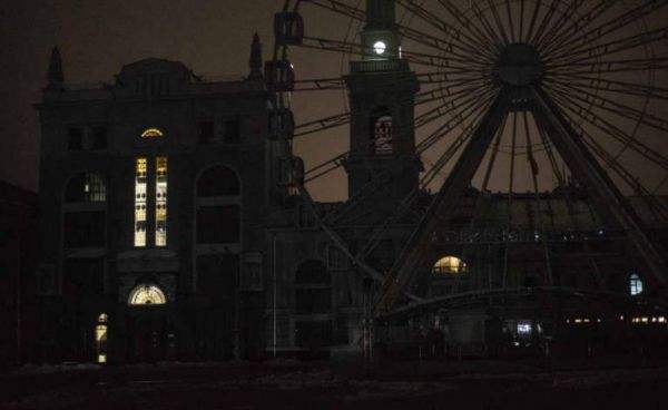 外交被孤立，普京三招破局