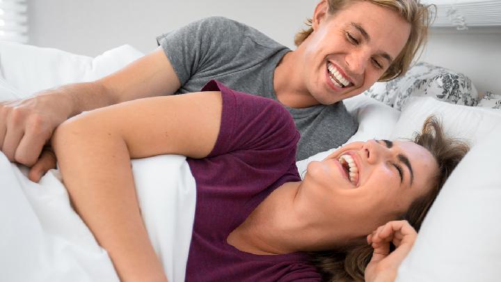 男人喜欢看女人什么部位（男人喜欢女人什么部位代表什么）