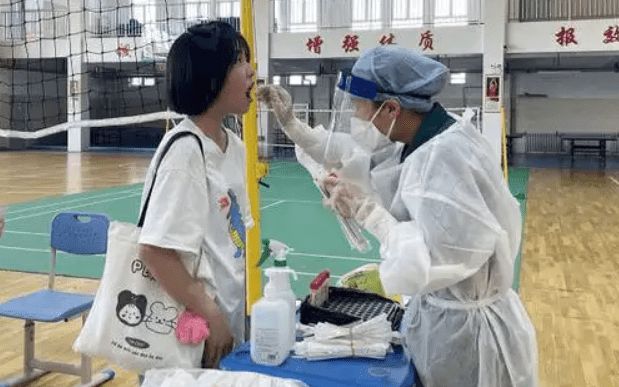 北京发布新冠阳性感染者社区健康管理专家指引  