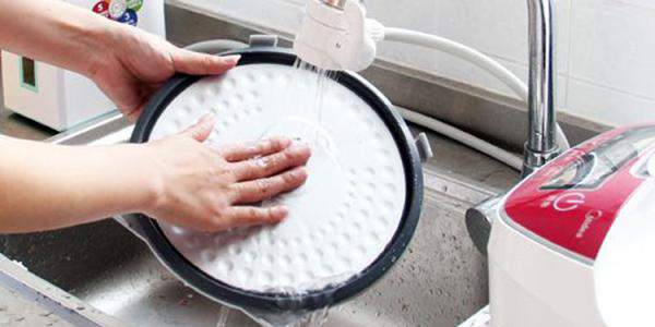 电饭煲的清洁与保养介绍（电饭锅清洁保养）