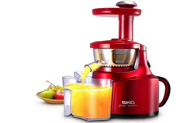 多功能榨汁机的使用方法（多功能榨汁机的使用方法手动视频）