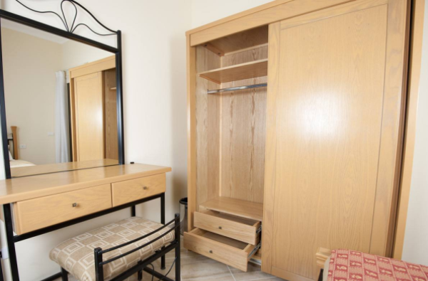 卧室梳妆台实用吗（卧室梳妆台实用吗）