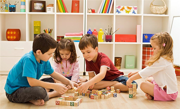 选购儿童玩具注意哪些问题（选购婴幼儿玩具时应注意什么）