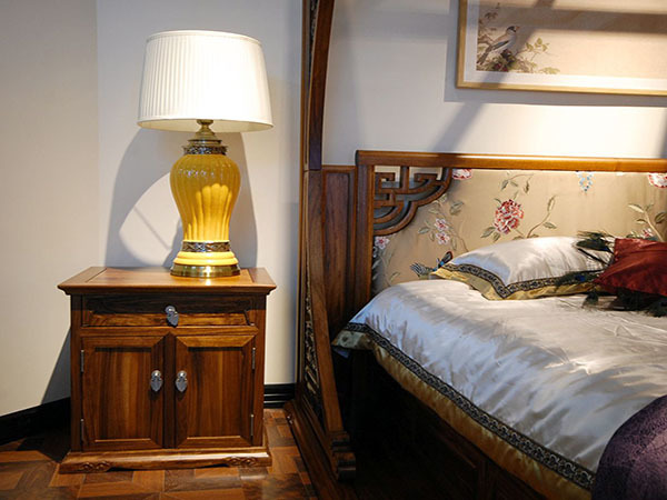 床头柜品牌哪家比较好呢 看完再买不吃亏 床头柜品牌哪家比较好呢 看完再买不吃亏