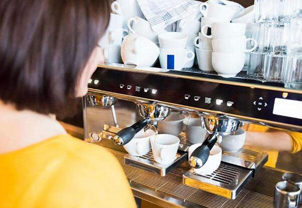 全自动咖啡机和半自动的区别 两者特点分别是什么 全自动咖啡机和半自动的区别 两者特点分别是什么