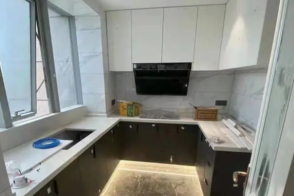 装修厨房多少钱（装修厨房多少钱1m）