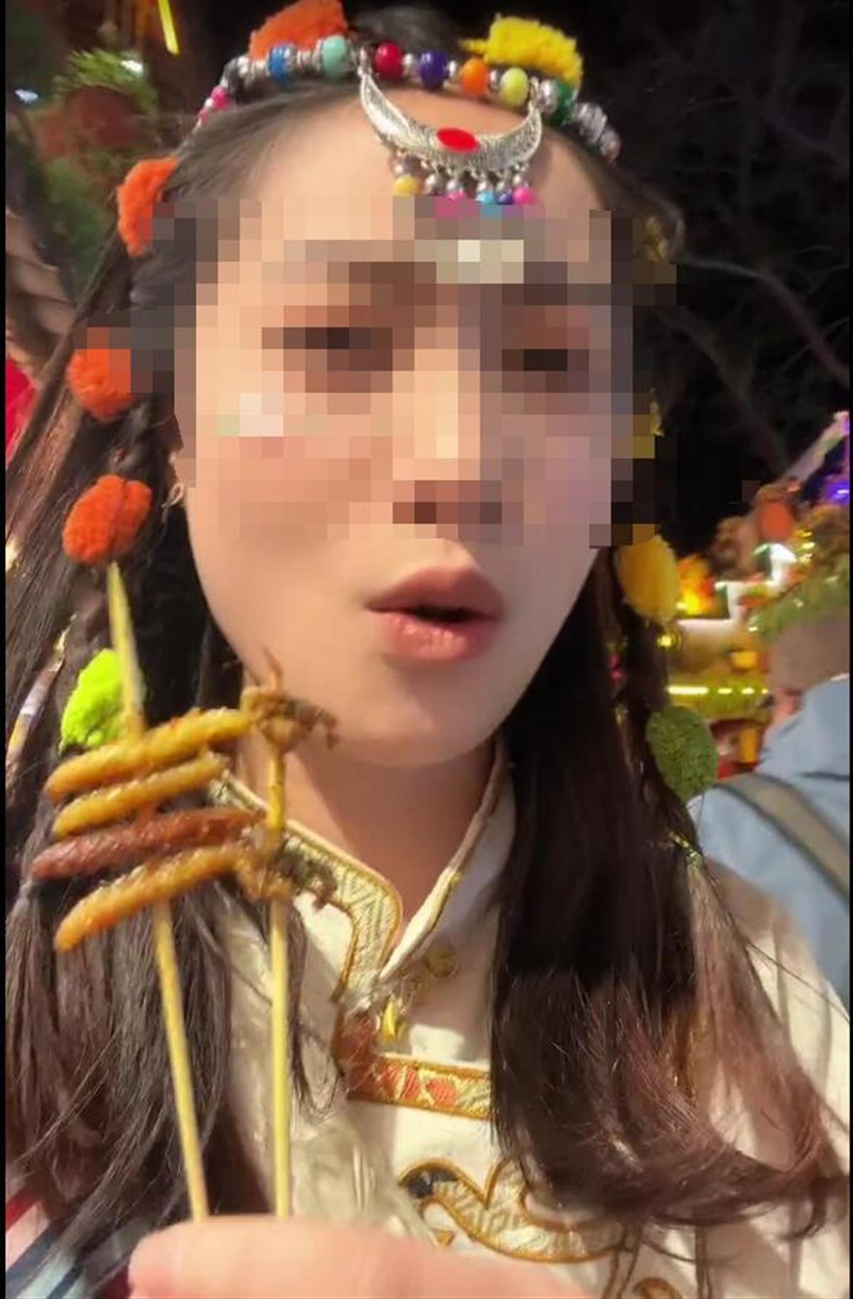 女子称丽江60元两串的烤虫子“贵得离谱”，管理局：明码标价，买卖自愿