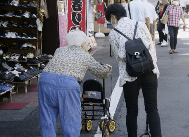 这是日本最大的危机， 这是日本最大的危机英文